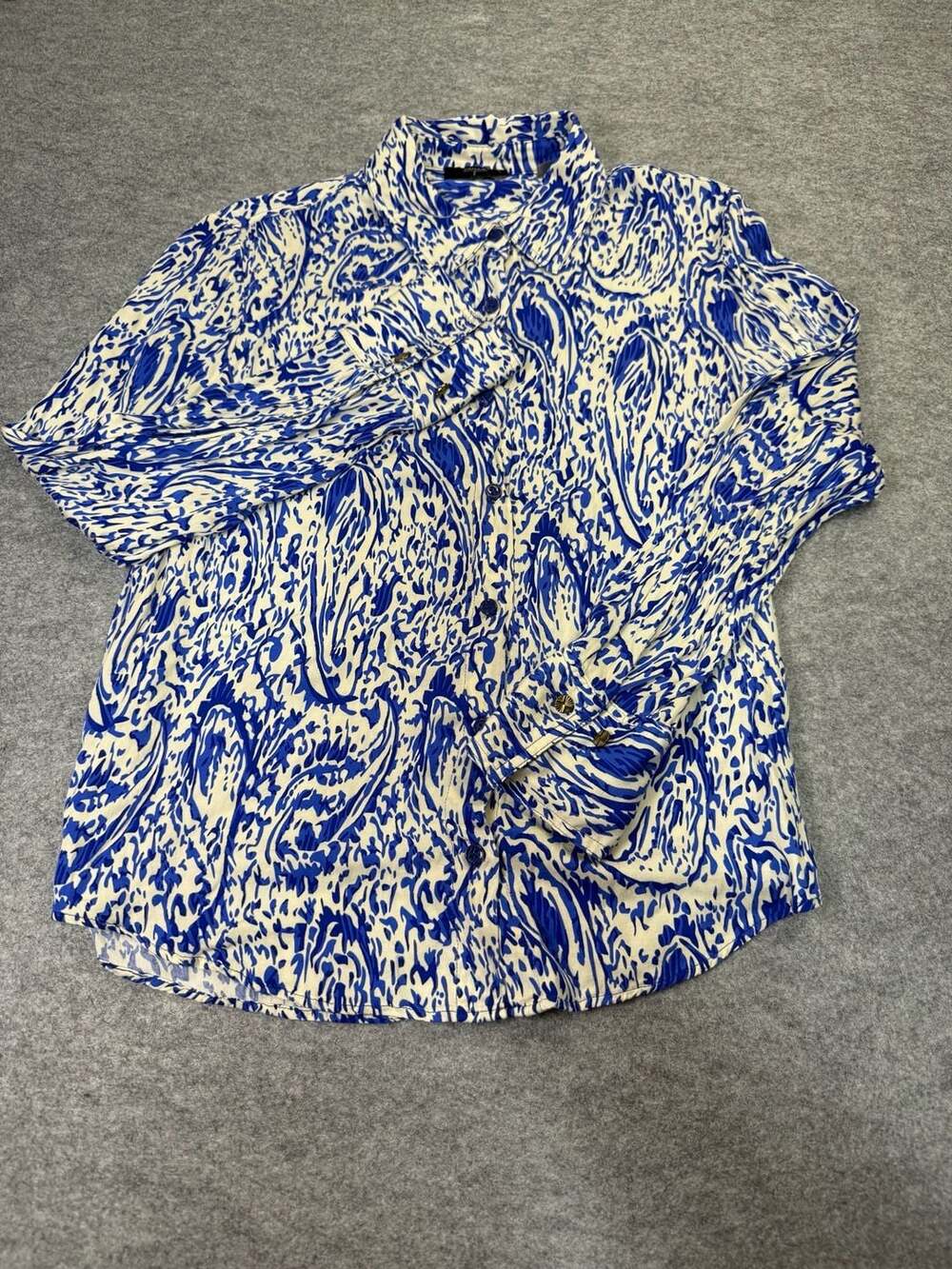 Tahari Blue and White Paisley Long Sleeve Button-Up Viscose Shirt Size M